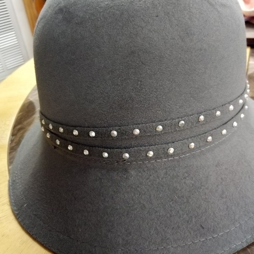 🆕Gray Bowler style hat 🤠 7 inch high 11 inches wide🤠 decoration with sil…